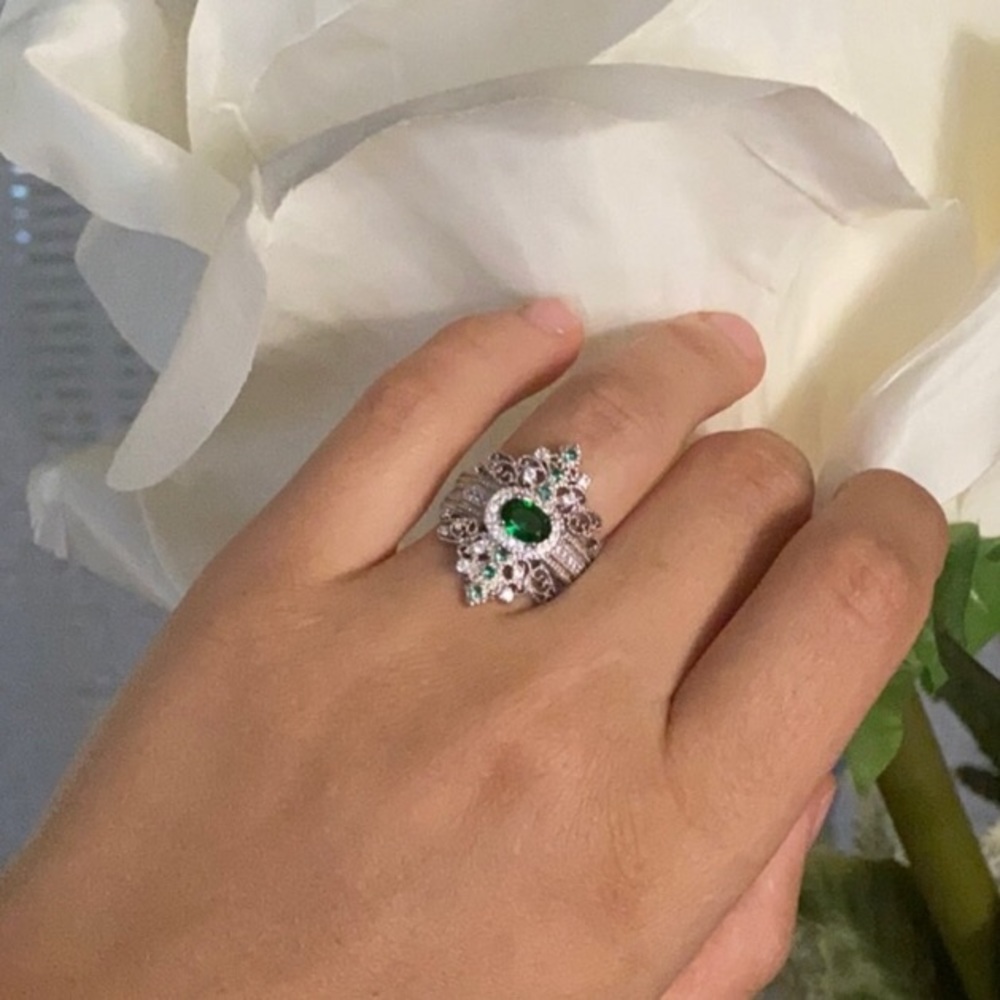 925 Silver Emerald and Diamond Vintage Ring - Picture 6 of 11